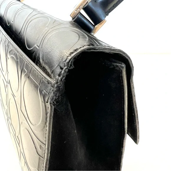 SALVATORE FERRAGAMO Black Smooth Leather Signature Gancini Pattern Shoulder Bag